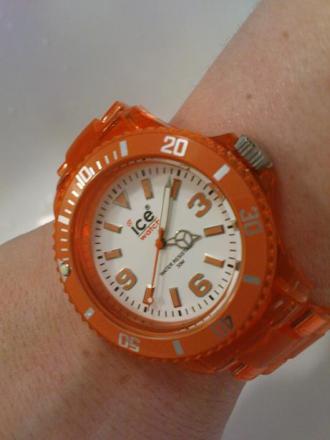 oerhört orange klocka