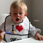 Elliot är lite liten för tårta men mumsade egen mumsmat med god aptit!