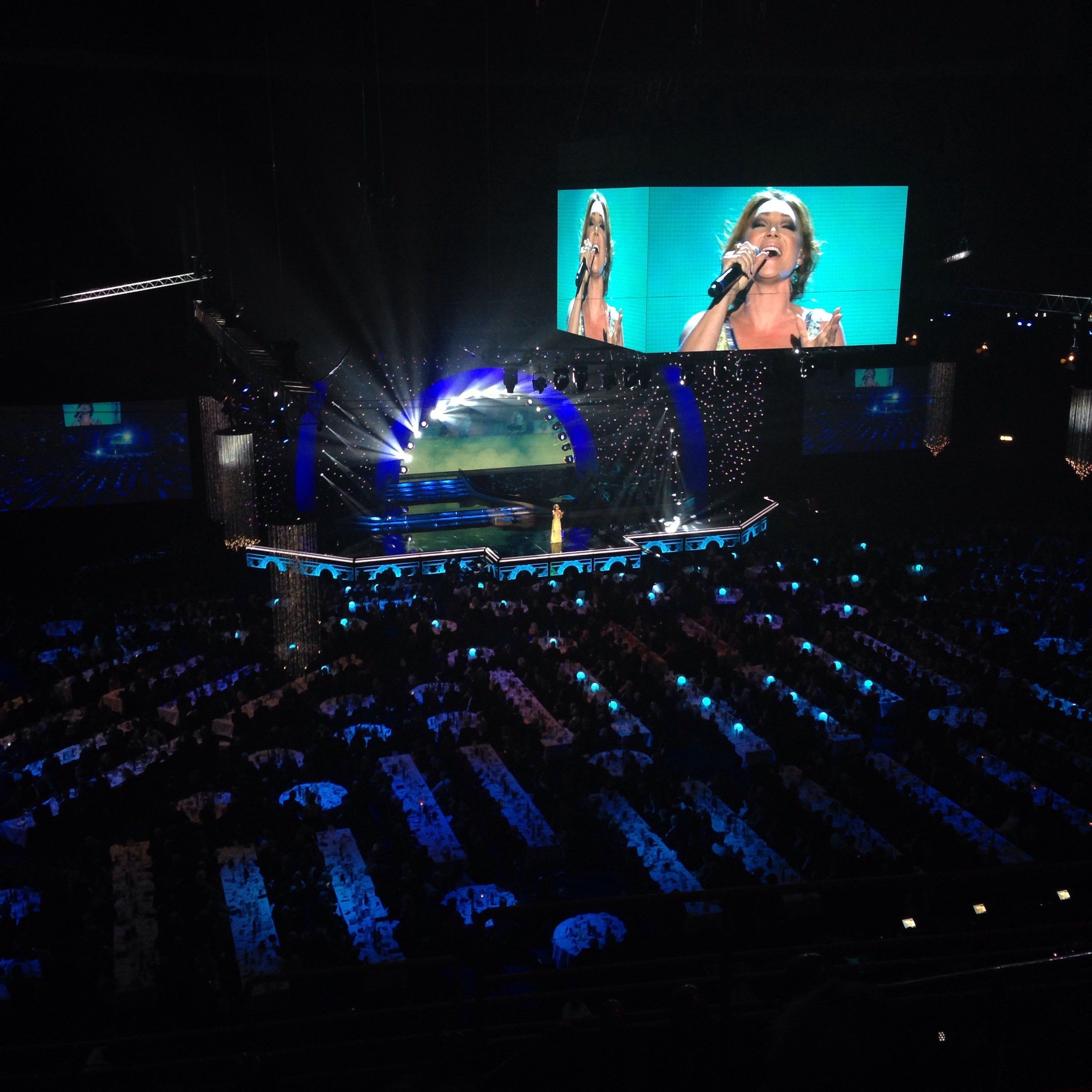 Charlotte Perrelli sjöng "The Way We Were" under minnesstunden på idrottgalan 2015